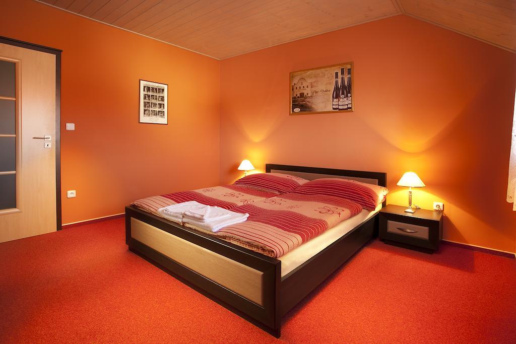 Vinarstvi U Kaplicky Hotel Zajeci Room photo